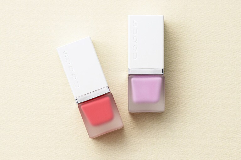 シマー リクイド ブラッシュ 左から：104、103 各3,900円／SUQQU(限定発売中)