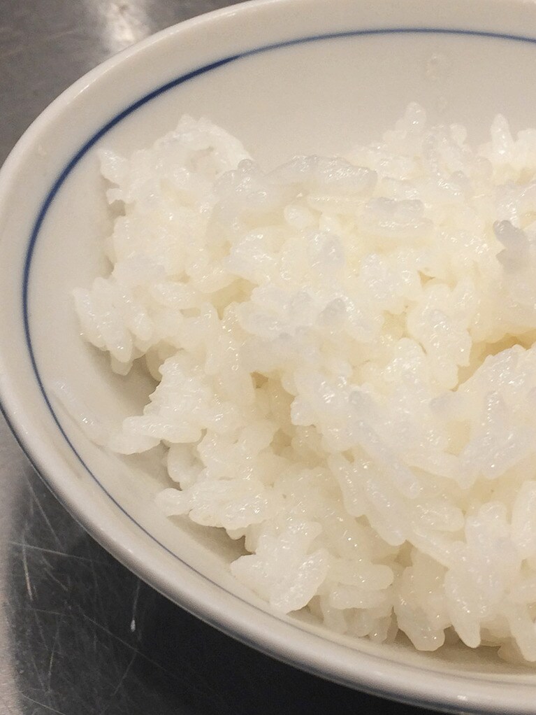 茶碗によそうときはフンワリと。