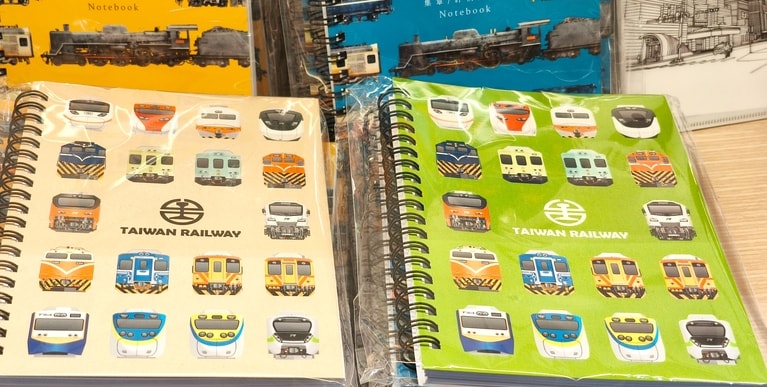 中央には臺灣鐵路のロゴも入っています。
