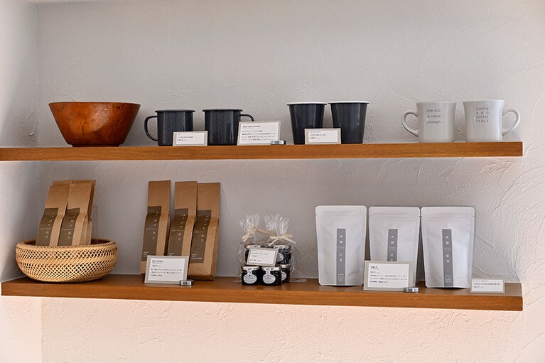 コーヒーはお土産として買うこともできる。リラクシングスノー 1,000円、デイトリップ 900円、スノーパレード 900円。