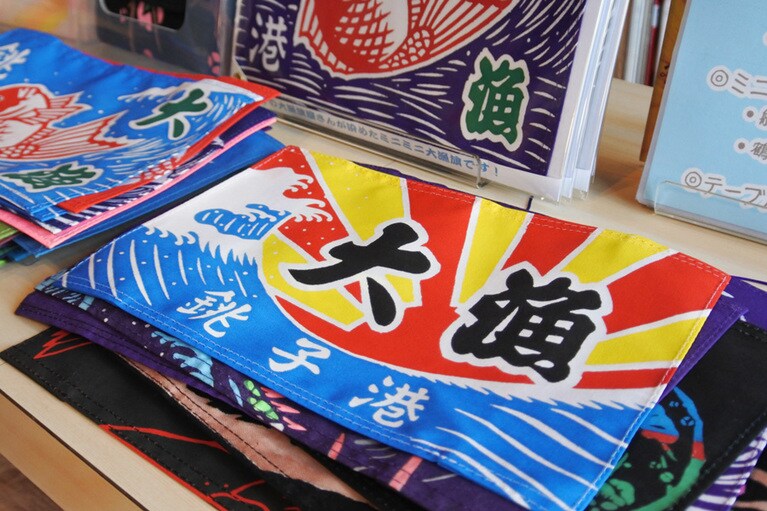 文庫本のブックカバー。どれも縁起が良さそうなデザインなので、選ぶのに悩みます。