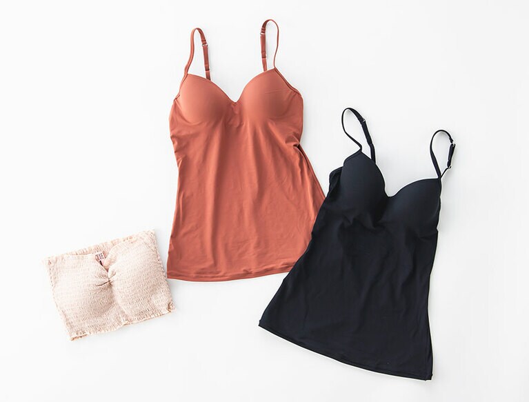 左から、ミューズ バイ リモのカップ付きチューブトップ、ハンロのカップ付インナー。