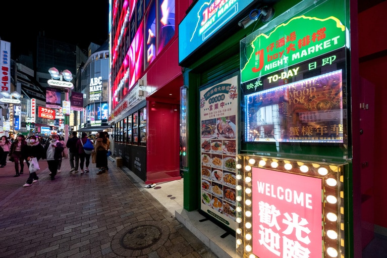 センター街を入ってすぐの場所にある香港への入り口。