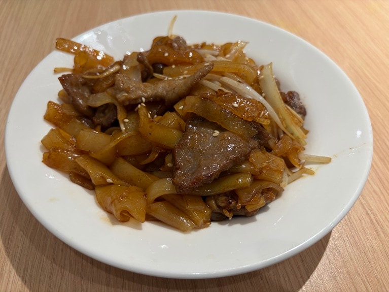 こちらも「香式炒麺」と同サイズ・同価格（200元）。食感も味わいも異なるので、ぜひ食べ比べてみてほしい2品です。