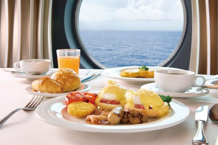 朝食ルームサービスも追加料金なし（写真提供＝ジャパネットツーリズム）