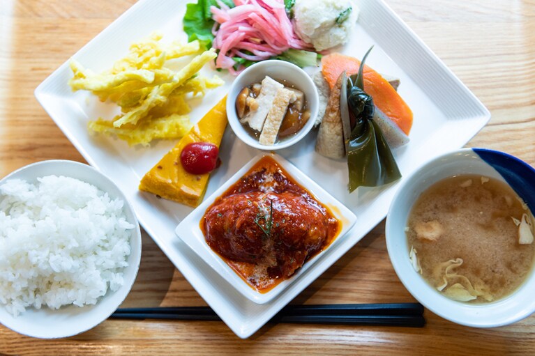 日替わりランチ 850円。見た目も鮮やかでバランスも完璧。