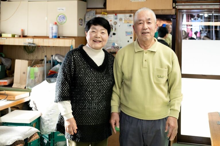 弟の深見孝晴さん（83）と妹の深見喜久子さん（77）