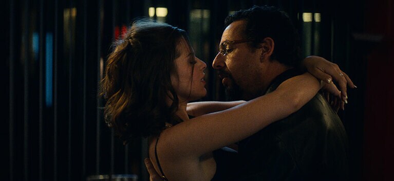 Netflix映画『アンカット・ダイヤモンド』独占配信中。