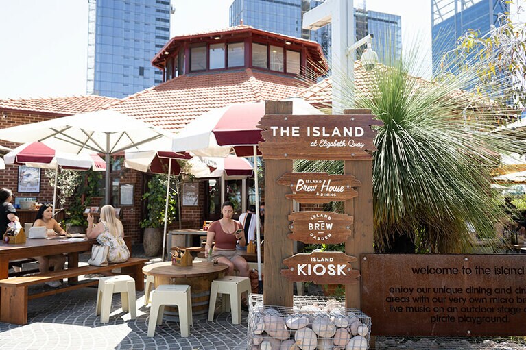 アイランド ブリュー ハウス＆ダイニング Island Brew House ＆ Dining。