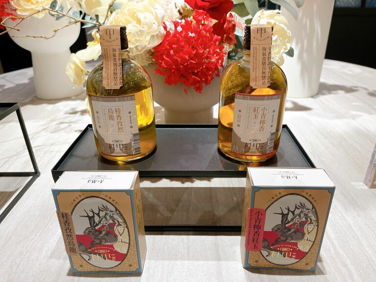 箱の中にはティーバッグが6個。ペットボトル入りも販売しています。