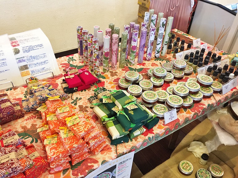 なまこ石けんやなまこクリームは、ランカウイ島の民間療法からうまれた肌のケア製品。敏感肌の方も使えて保湿効果も抜群。