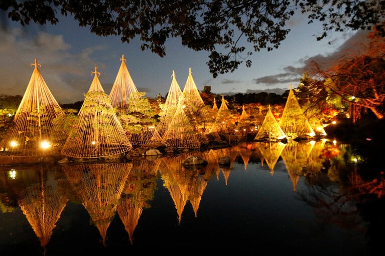 白鳥庭園の紅葉。