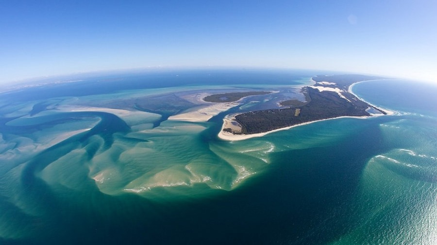 砂でできた世界で3番目に大きい島、モートン島。photo:Brisbane Marketing