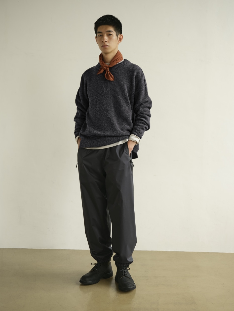 POLYESTER POPLIN TROUSERS ユニセックス Coulor:black 29,700円(税込み)。