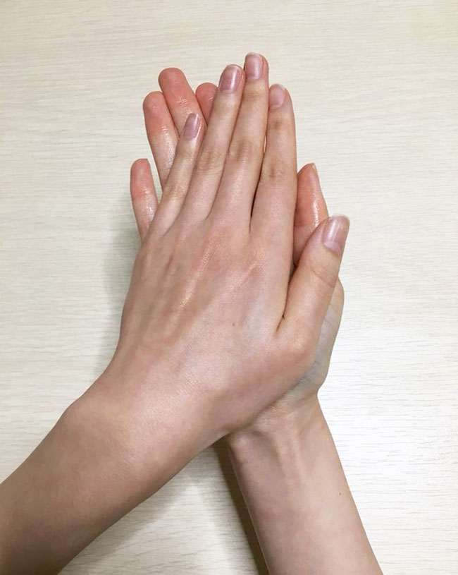 手のひらでしっかりなじませるのが大事！