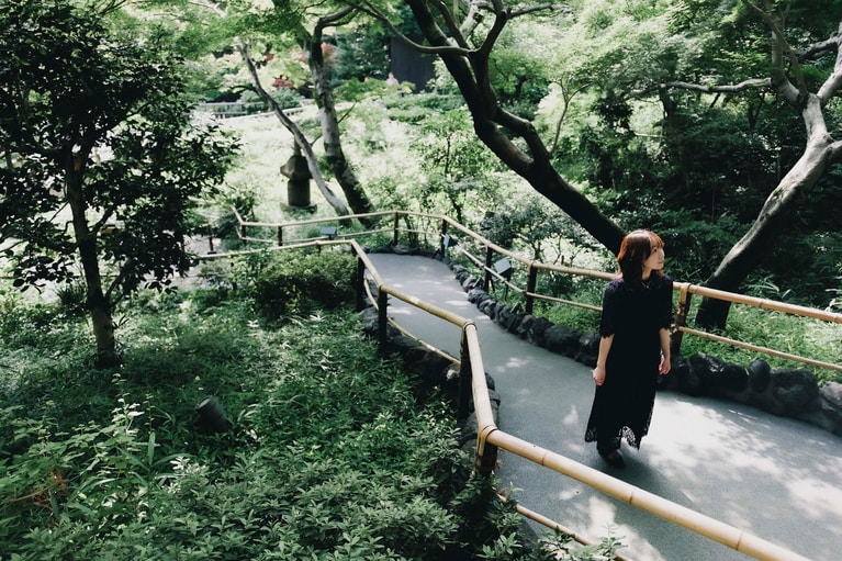 さながら森のような広々とした庭園は東京都は思えない空間だ。