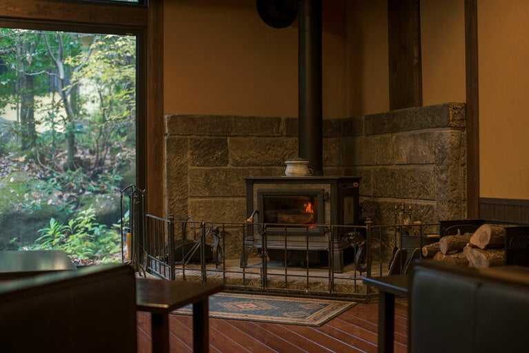 【旅館 山河】五感で自然を味わう、森の秘湯。Photo: Hiroshi Mizusaki