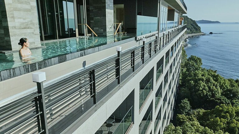 最上級の旅館リゾート「熱海・伊豆山 佳ら久」。