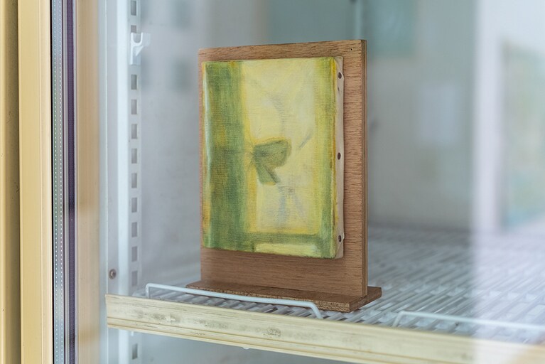 湯浅要(展示場所：辺士名商店街)。