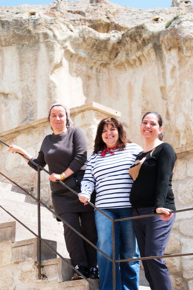 オーナーのエリン氏（中央）とスタッフたち。