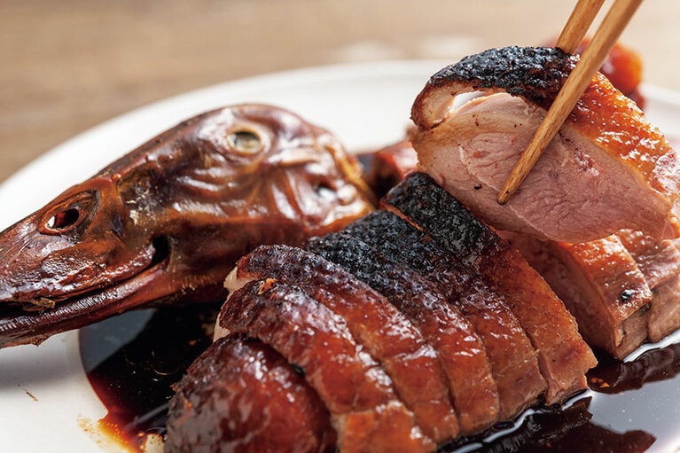 名物の「窯焼きローストダック」。1/4羽2,600円。