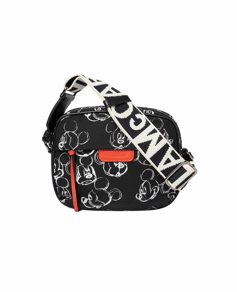 カメラバッグ 102,300円。©Disney