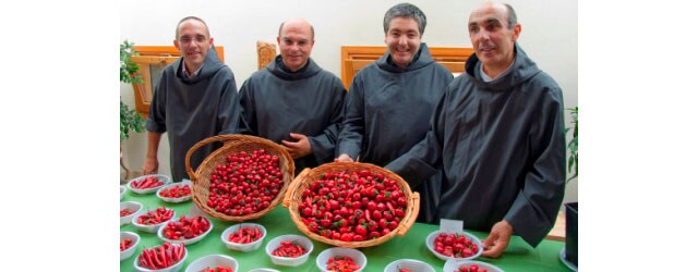 トスカーナの修道士たちの手で大切に作られたという唐辛子。
