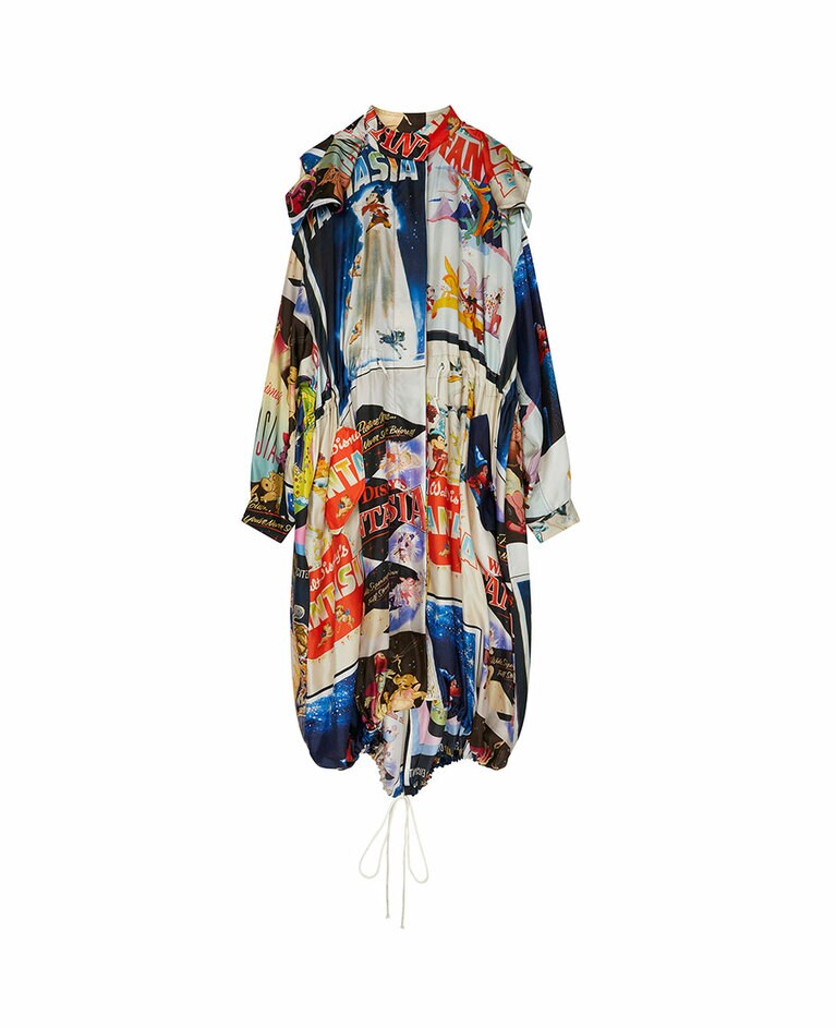 コート 480,700円。©Disney