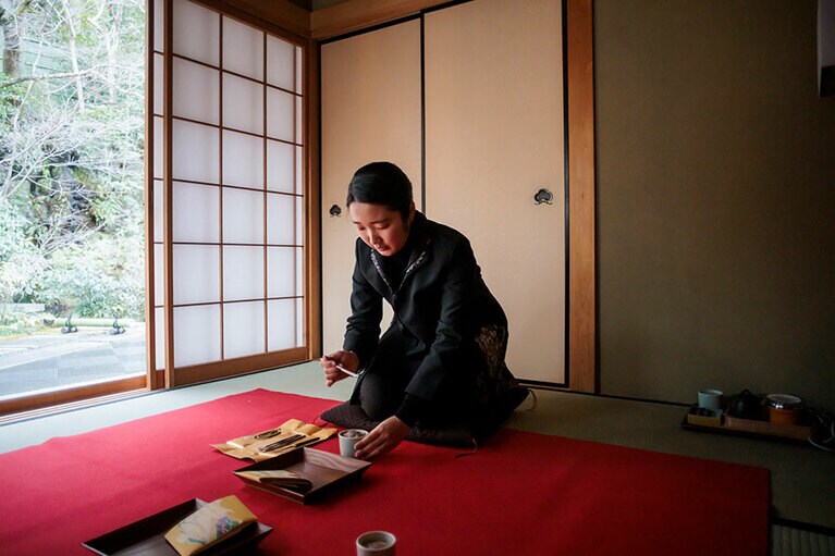 香道の用語や道具についても初心者にわかりやすいよう説明してくれる。