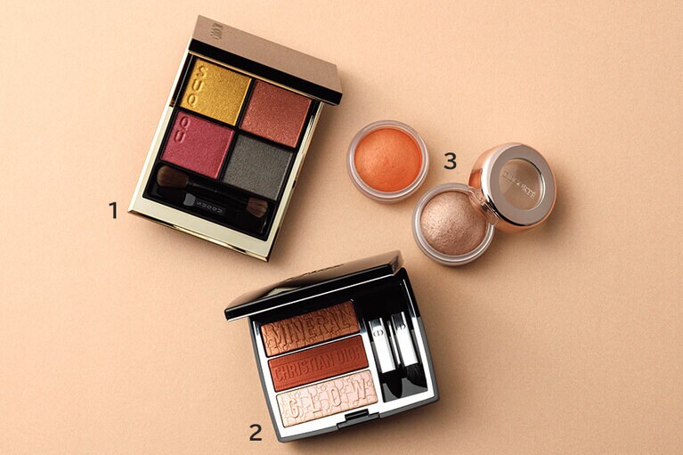 1：シグニチャー カラー アイズ 6.2g 07 全3色(うち1色は限定) 7,700円 (2022/1/7発売)／SUQQU 
2：トリオ ブリック パレット 733 全2色 7,700円 (2022/1/1数量限定発売)／パルファン・クリスチャン・ディオール 
3：アイグロウ ジェム(左から：OR281、BE399)限定2色 各2,970円 (2022/1/16発売)／コスメデコルテ