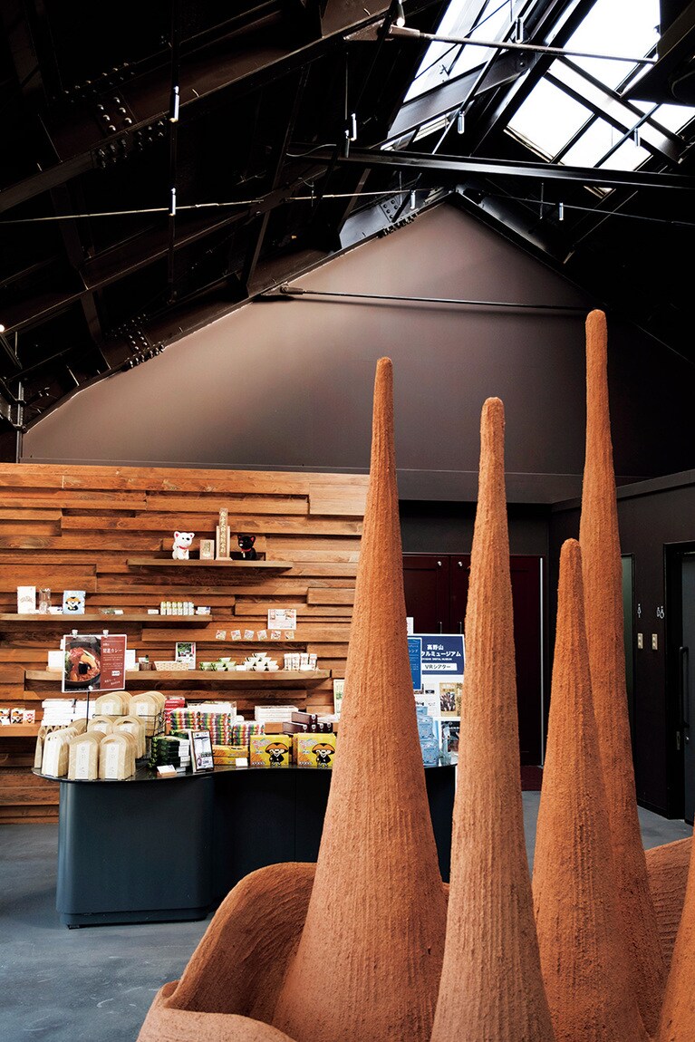 「高野山デジタルミュージアム」にある「高野山 café雫」。お土産も買える。