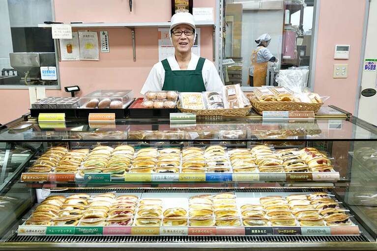 【名月堂】お父さまが創業した「名月堂」を継いで約30年のご主人・下岡裕幸さん。