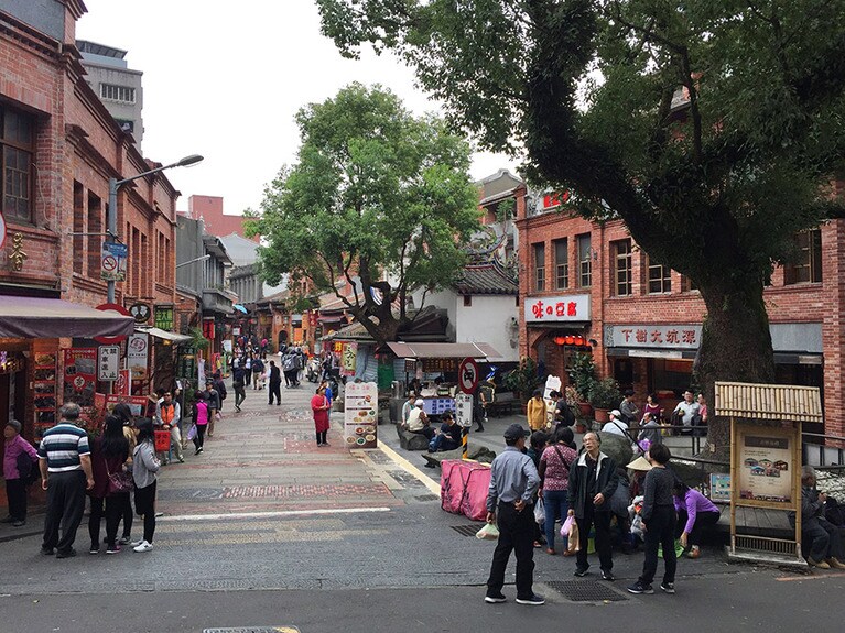 深坑老街のシンボル「深坑神木」。樹齢100年のとても大きなガジュマルの木。