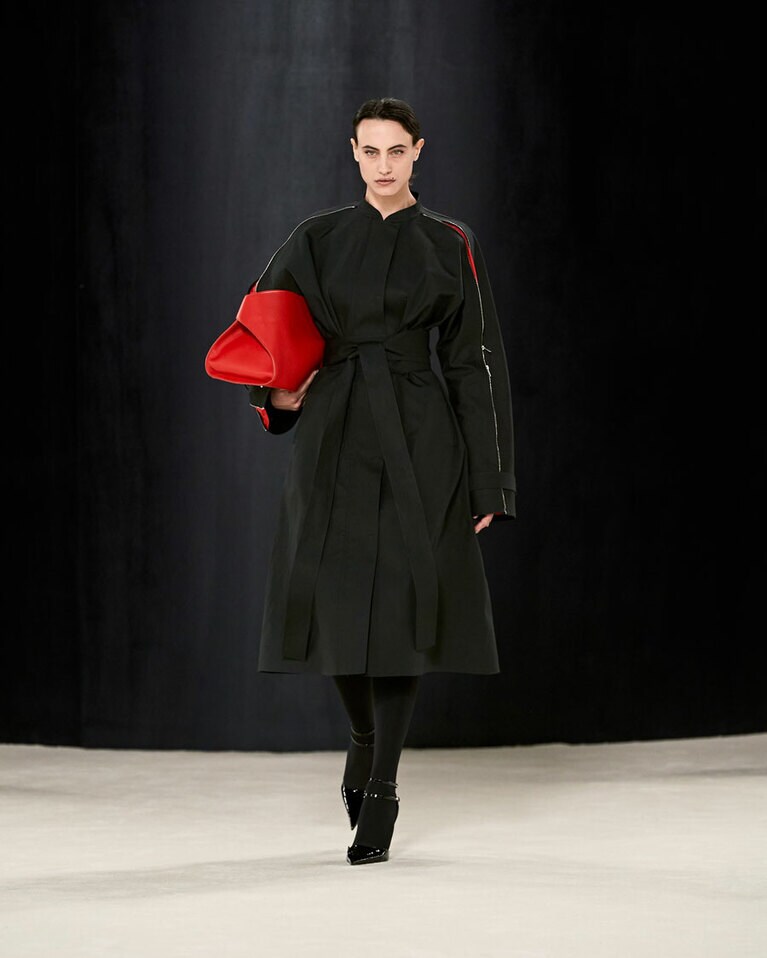 「フェラガモ」2023-24年秋冬コレクションより。