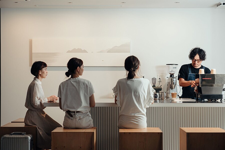 「旅の給水所」をコンセプトとした「cicane -liquid stand-」では、広島各地のバリスタらが日替わりでコーヒーやドリンクを提供。
