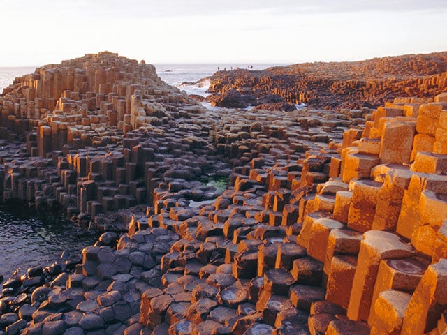 六角形の石柱が数万本も連なる 北アイルランドの世界遺産 | 今日の絶景