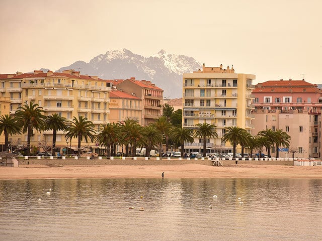 ナポレオンを生んだワイン銘醸地の島 コルシカが育む珠玉の一本を選ぶ