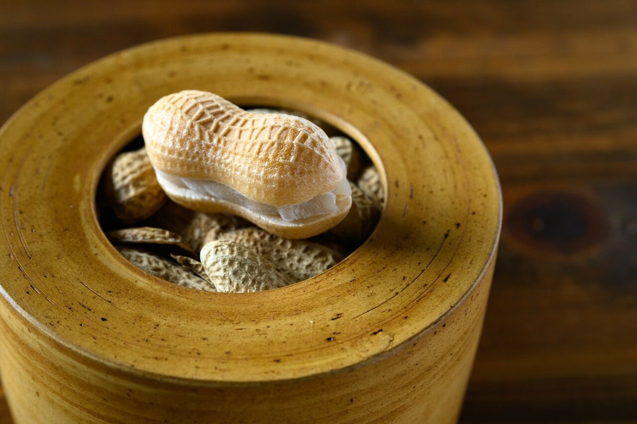 落花生の約2倍もの大きさで、ホクホクとして甘みがあるおおまさりの最中アイス。