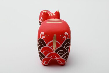 福島県の伝統工芸品】 ニューエイジの赤べこたちも？ 幸運を運ぶ牛「赤