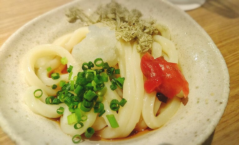 シコシコのうどんはのどごしも最高。こういうのはいくらでもいける。