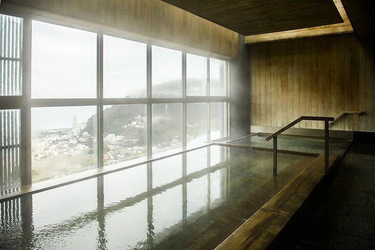 ※入浴時間は15:00～25:00、4:30～11:00(22:30～25:00は12歳以上のみ利用可能)。