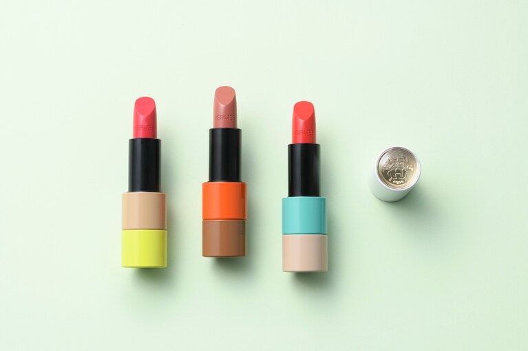 ルージュ エルメス ルージュ ア レーヴル サティネ 左から：ローズ・オアシス、ベージュ・エブルイ、コライユ・アクア 各8,800円／エルメスジャポン(限定発売中)