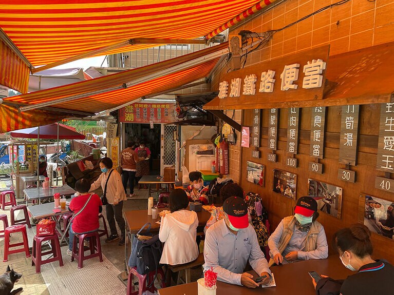 街中にいろいろなスタイルのお弁当屋さんがあるので、お気に入りの一軒を見つけてみてください。