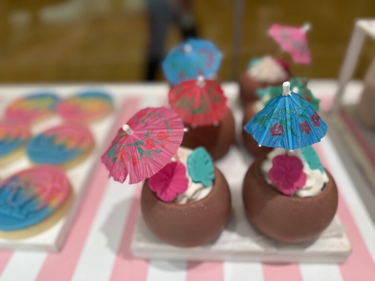 ご機嫌な「トロピカルカクテル」18ドル。