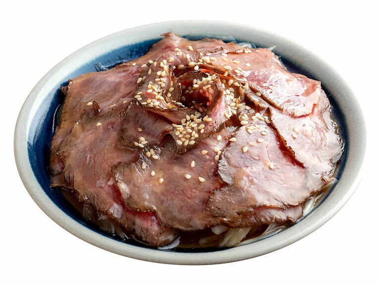 牛たたき「洋蔥煎烤生牛肉」大660元。
 