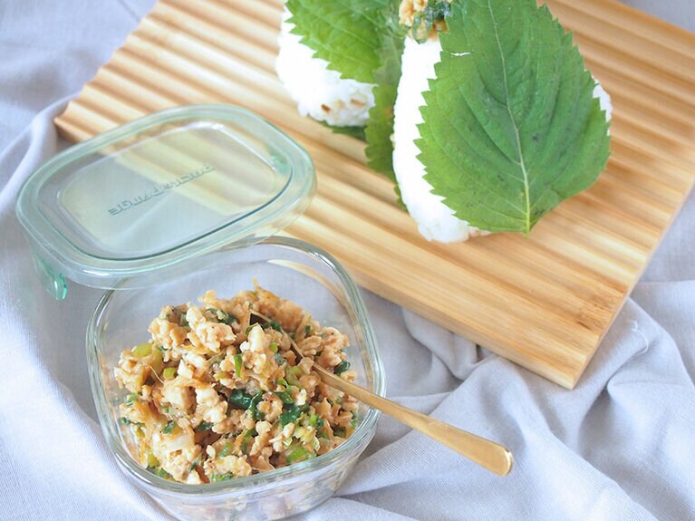 薬味たっぷり肉味噌。