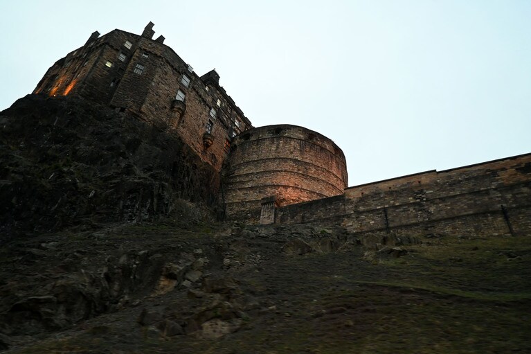 キャッスルロックの上に鎮座するエジンバラ城。
