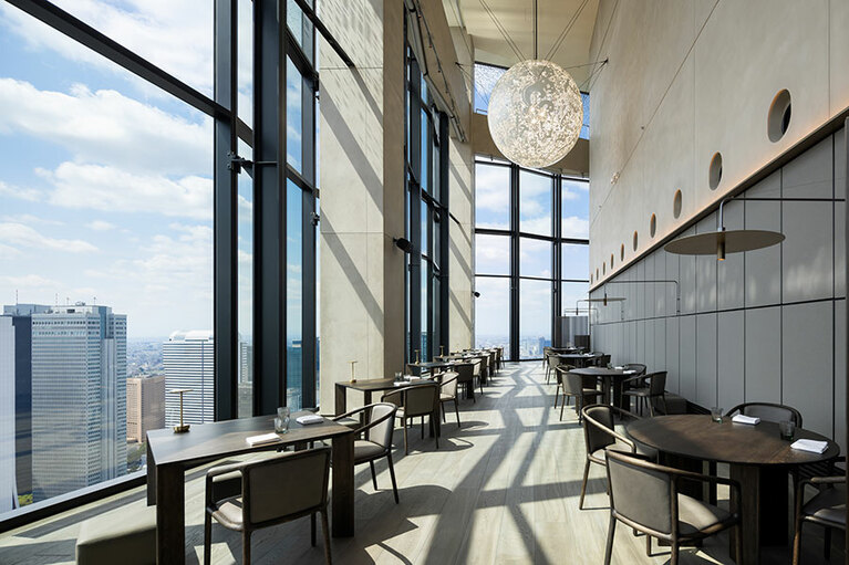 フレンチの伝統的な手法を大切にしながらも、ゲストに驚きや感動を届ける創造性を織り込んだ料理を供する、メインダイニング「Restaurant Bellustar」。