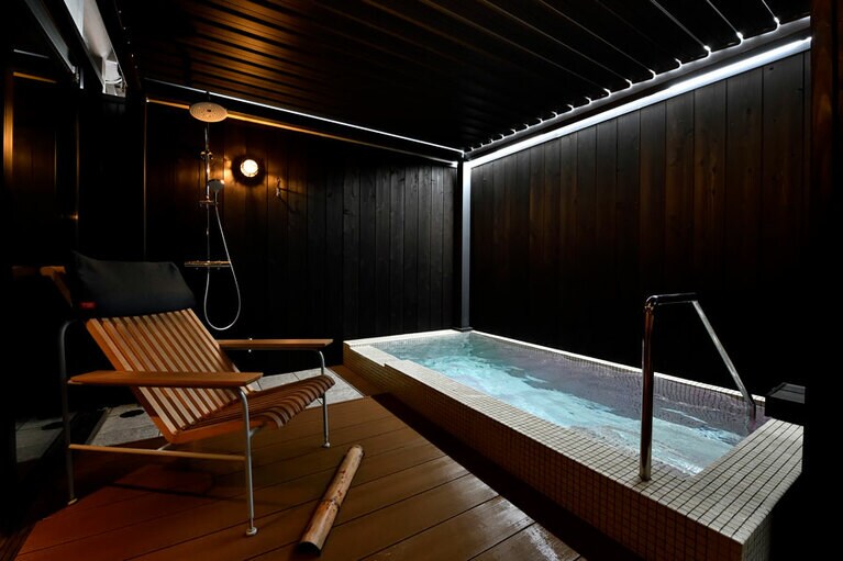 年間を通して17～18度をキープしている水風呂。