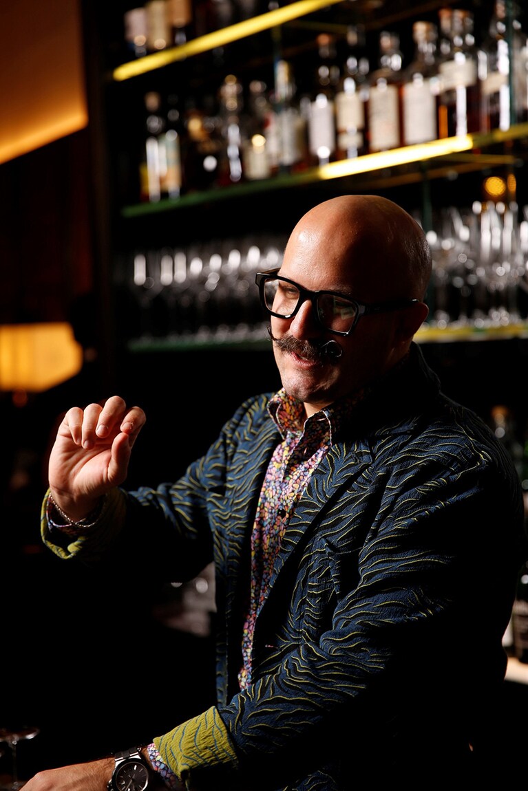 14日に来日し、来場者に自慢のシグネチャーカクテルを振る舞ったダリオ氏。